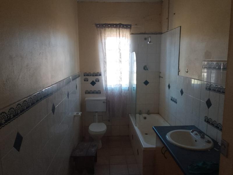 To Let 4 Bedroom Property for Rent in Kingswood Eastern Cape